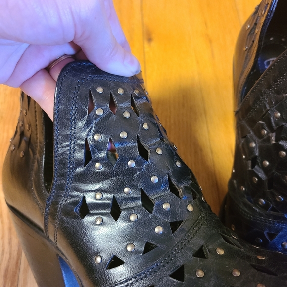 Ariat short black booties Women's 7.5B - Picture 7 of 12